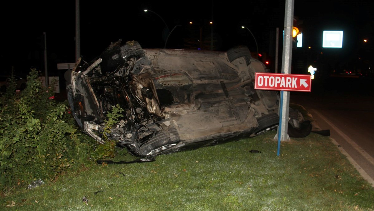 Beyşehir'de otomobiller çarpıştı: 4 yaralı Beyşehir'de otomobiller çarpıştı: 4 yaralı