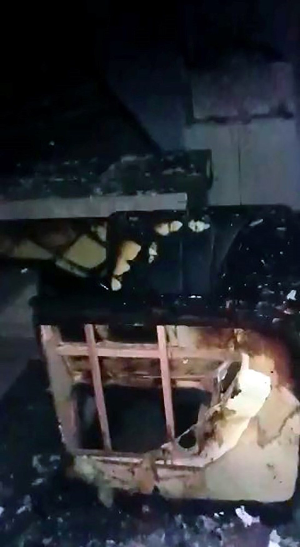 Adana'da başkandan 18 bin lira alacak iddiasına parti binası kundaklandı - 2