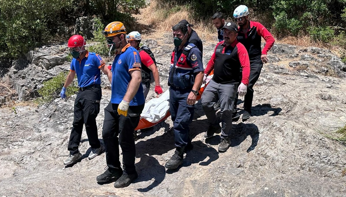 Kayalıklar arasında erkek cesedi bulundu