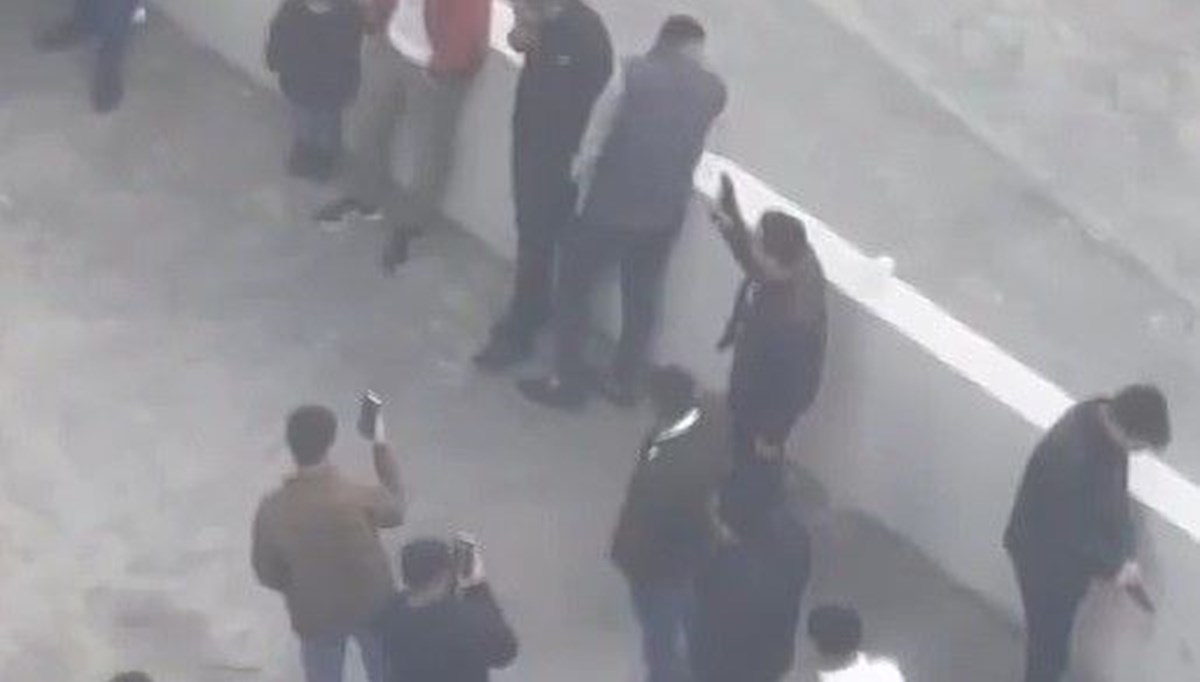 Gaziantep'te çatışmayı aratmayan düğün: Çocuklara rağmen silahlar patladı Gaziantep'te çatışmayı aratmayan düğün: Çocuklara rağmen silahlar patladı