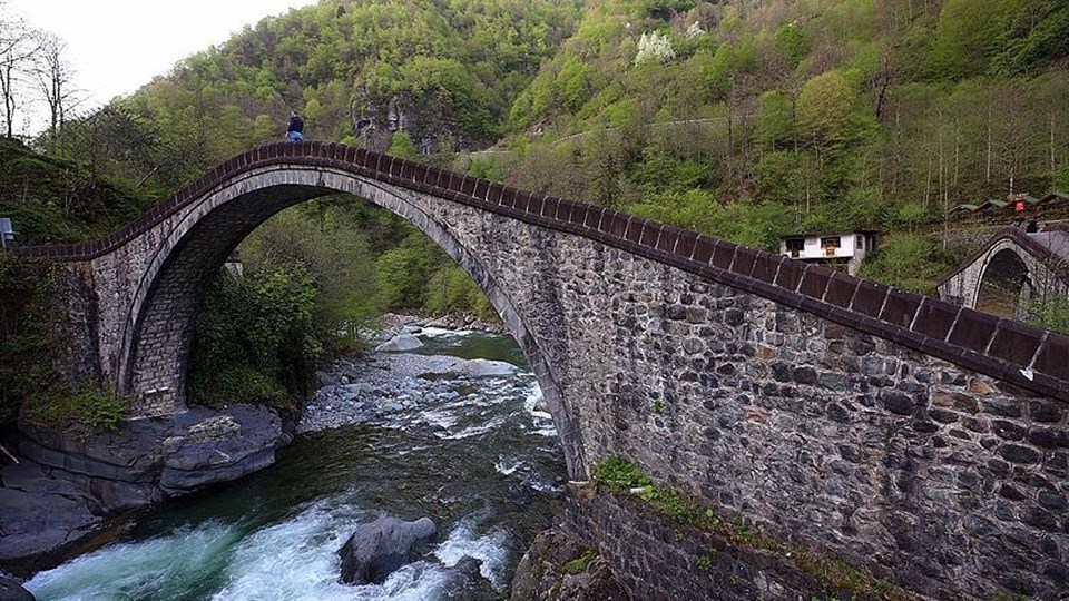 Artvin'de tarihi 'Çifte Köprüler' turistlerin ilgisini çekiyor - 1