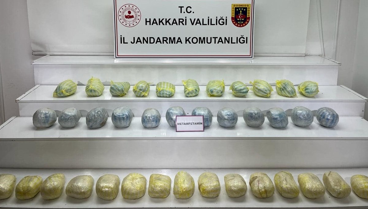 Hakkari'de arazide 40 kilo metamfetamin ele geçirildi