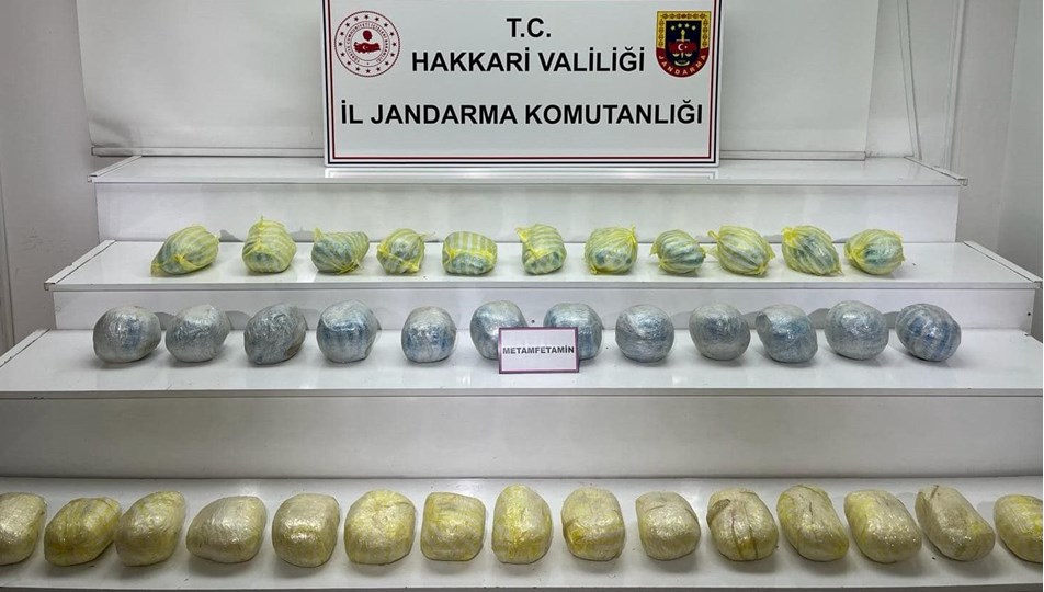 Hakkari'de arazide 40 kilo metamfetamin ele geçirildi
