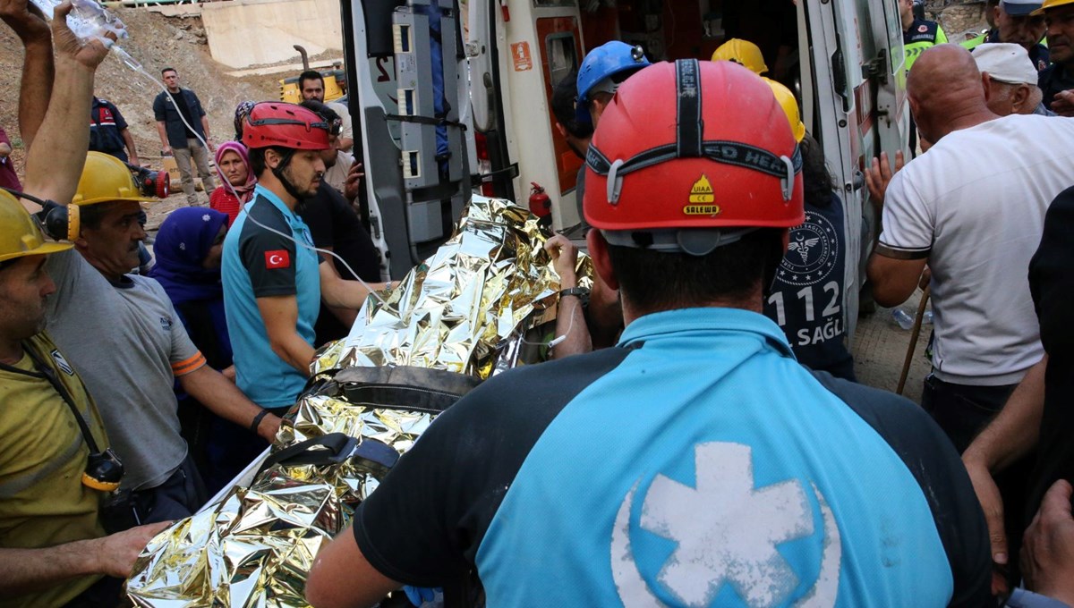 Göçük altında kalan işçiler 22 saattir kurtarılmayı bekliyor