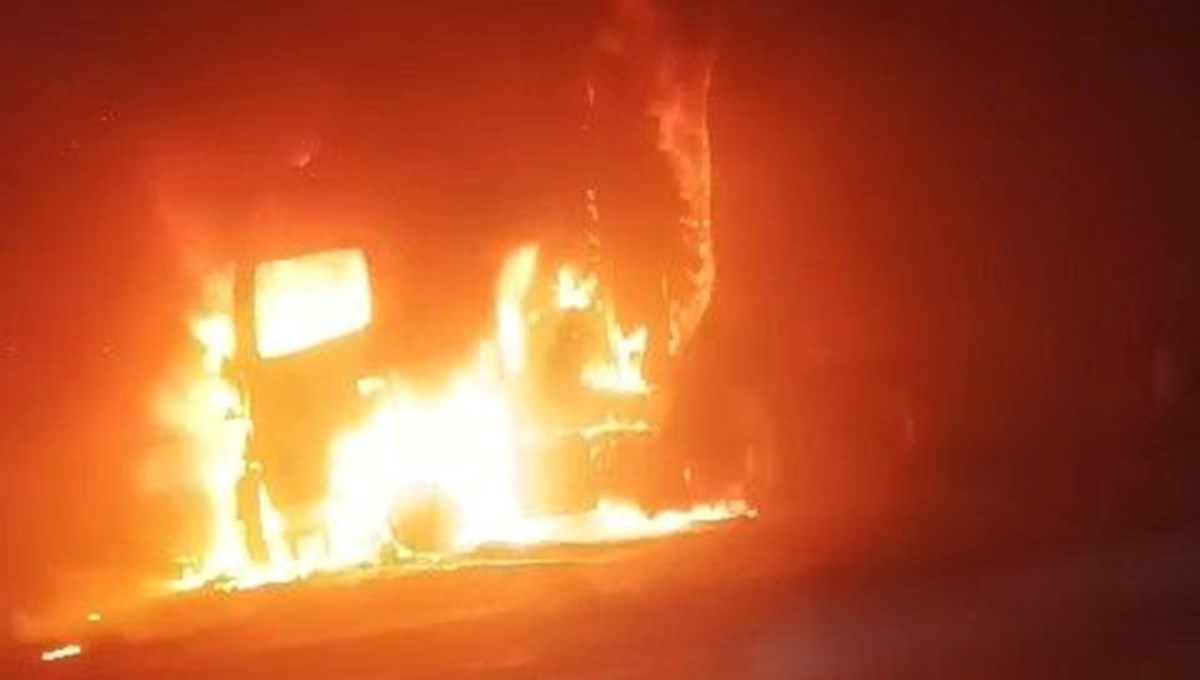 Bursa - İstanbul Otoyolu’nda TIR yangını Bursa - İstanbul Otoyolu’nda TIR yangını