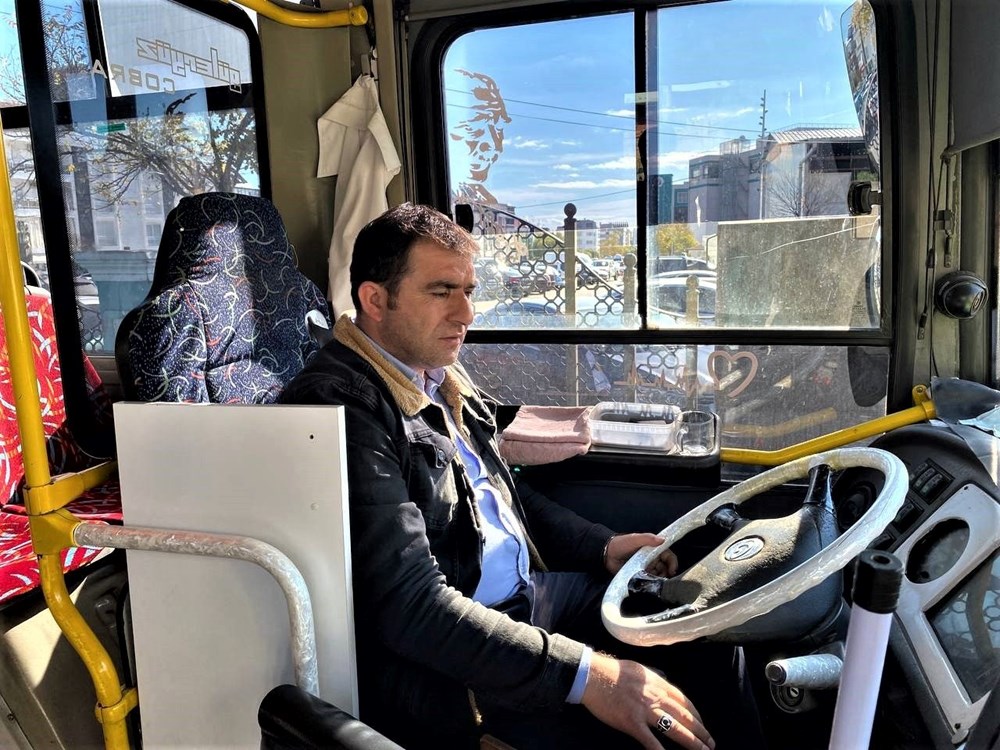 Kendisi ile tartışan yolculara küsen şoför, kontak kapatıp otobüsten indi - 6