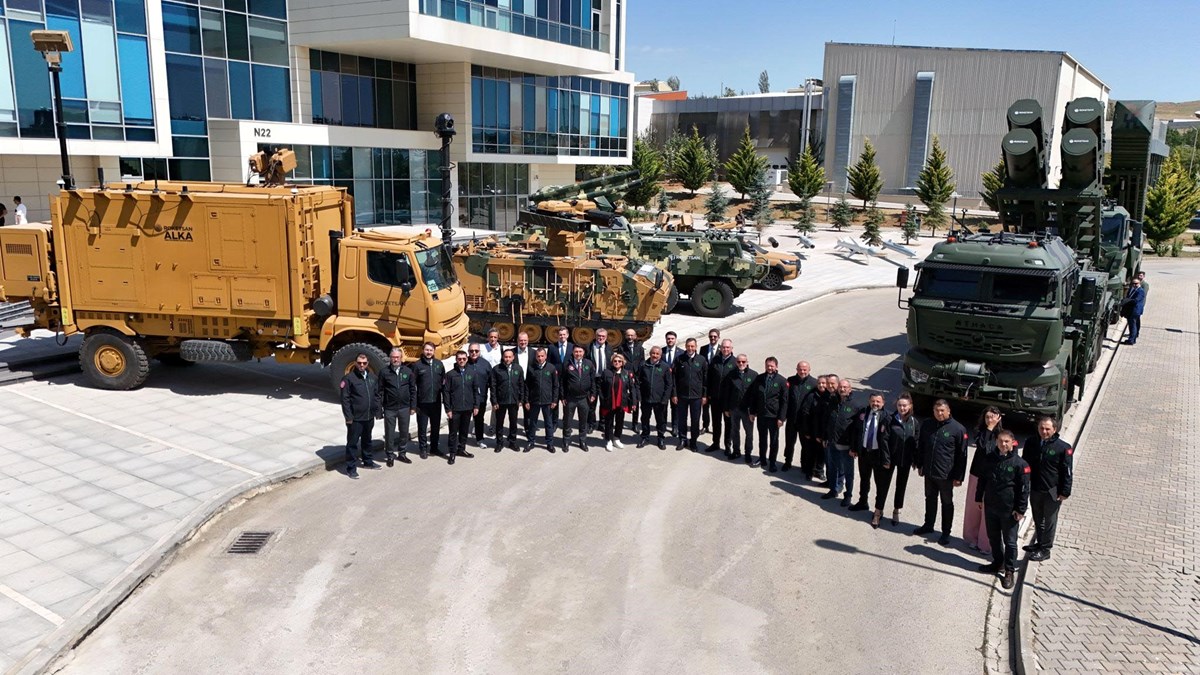 Murat İkinci basın mensuplarına yerleşkeyi gezdirerek, ürünler hakkında bilgiler aktardı.