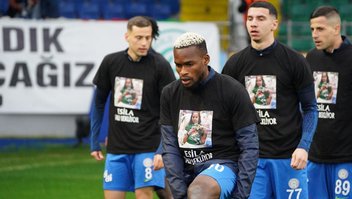 Rizespor sahaya minik Esilay'ı hatırlatarak çıktı Rizespor sahaya minik Esilay'ı hatırlatarak çıktı