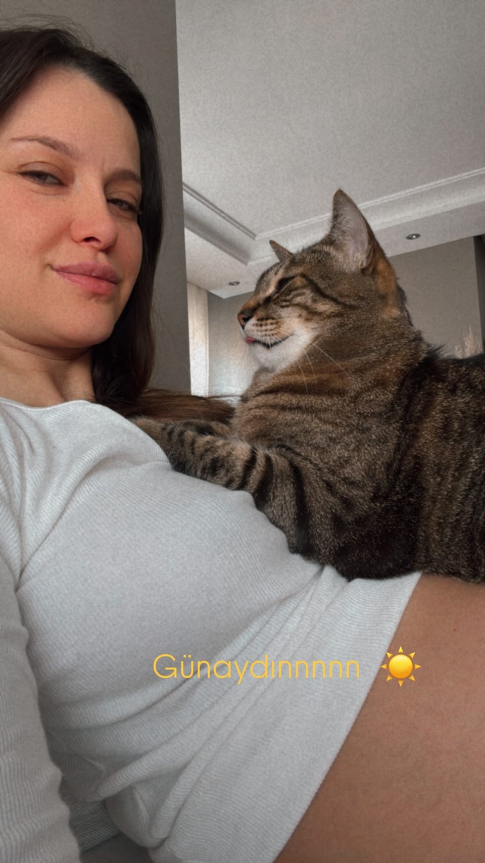 İrem Helvacıoğlu'ndan karnı burnunda poz - 2
