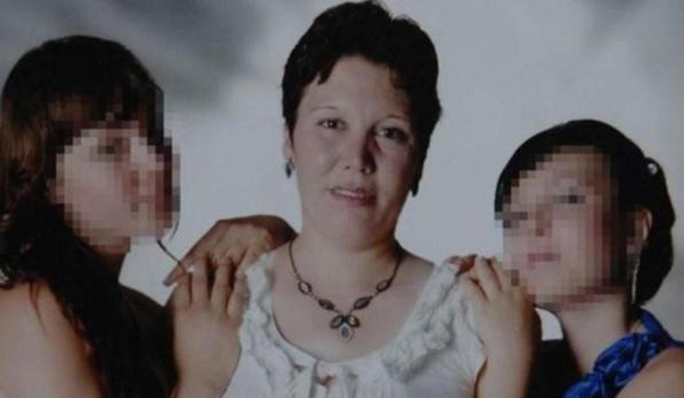 Annelerini bıçaklayan iki kız kardeş serbest (20 ve 10 yıl ceza almışlardı) - 1