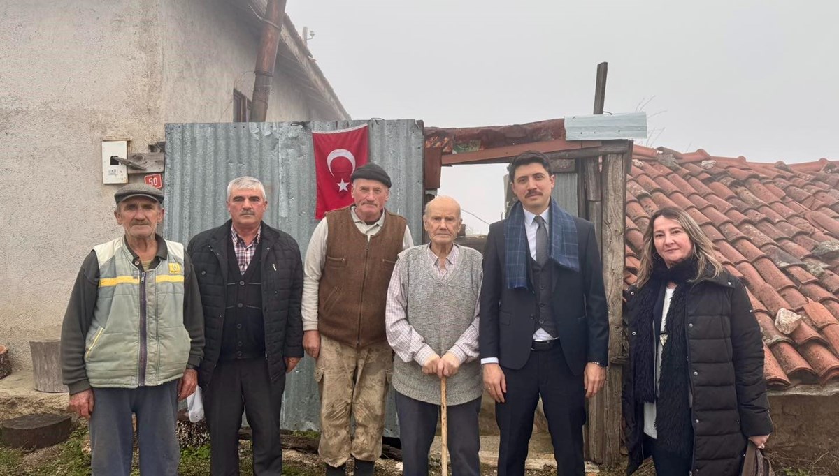 95 yaşındaki Ali Kılıç’a sürpriz doğum günü kutlaması: Tüm Cumhurbaşkanlarını gördü 95 yaşındaki Ali Kılıç’a sürpriz doğum günü kutlaması: Tüm Cumhurbaşkanlarını gördü