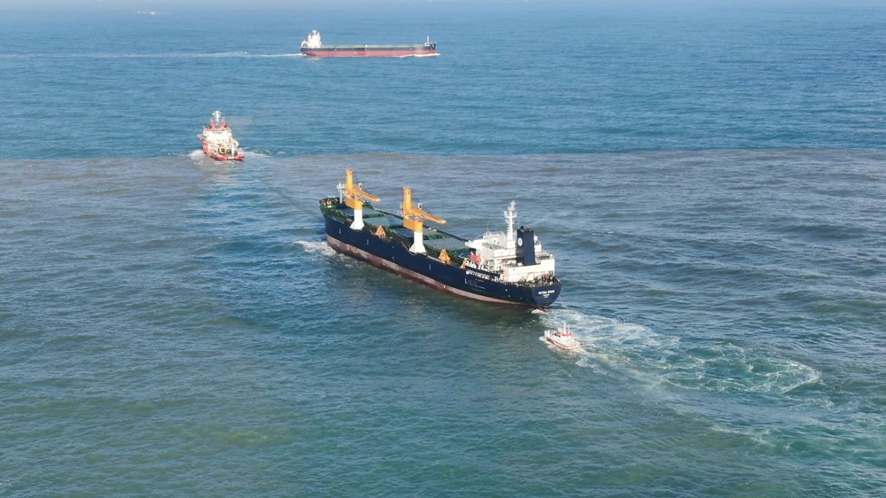 Riva'da sürüklenen kargo gemisi kurtarıldı - 6