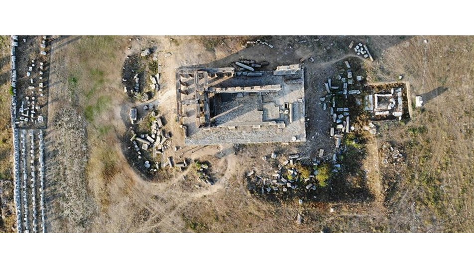 Aizanoi kazılarında anıt mezar bulundu