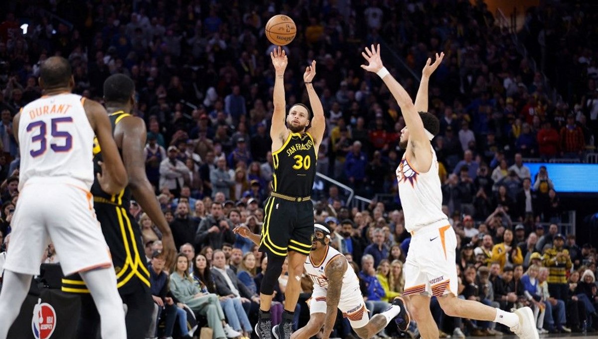 NBA'de Warriors, Suns'ı Curry'nin son saniye basketiyle yendi