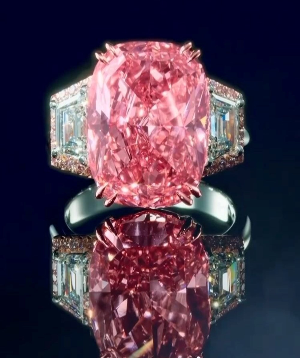 Dünyanın en nadide pembe elması 20 dakikada 57 milyon dolara satıldı - 3