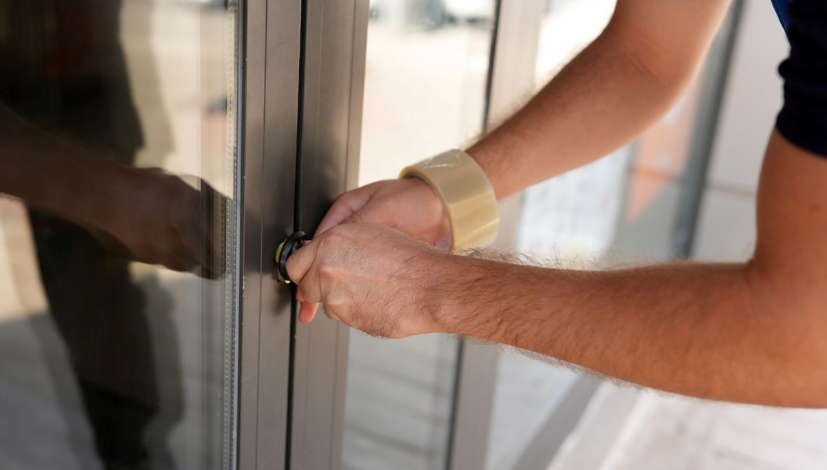 Tarihi geçmiş bebek maması satan 2 market mühürlendi