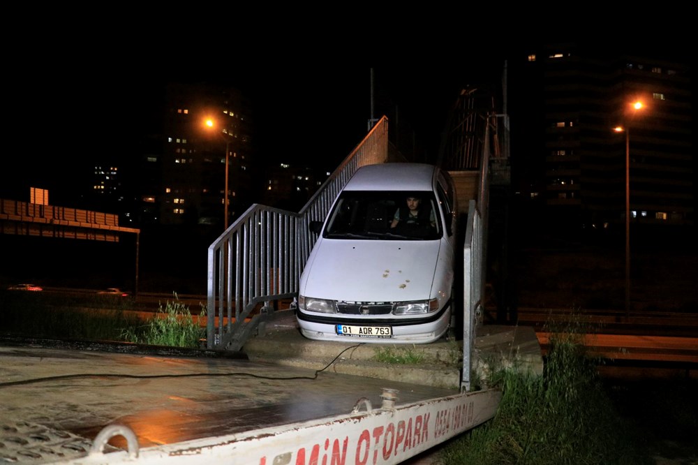 Yaya üst geçidine otomobili bırakıp, kaçtı - 5