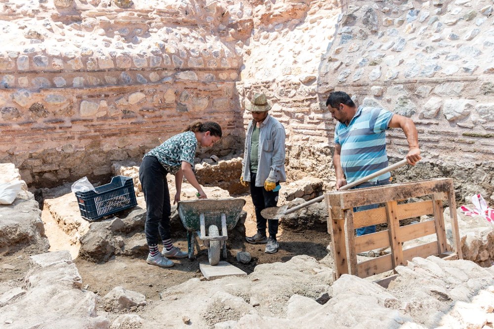 İznik surları kazısında mezarlar ve çok sayıda insan iskeleti bulundu - 3