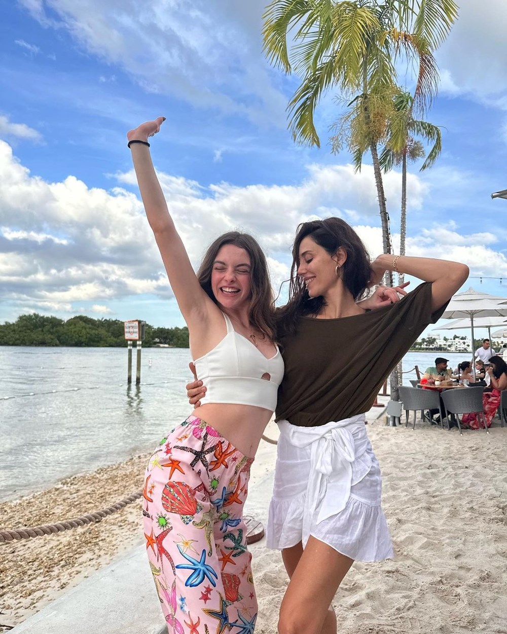 Cansu Dere ile Melis Sezen Miami'de tatilde - 8