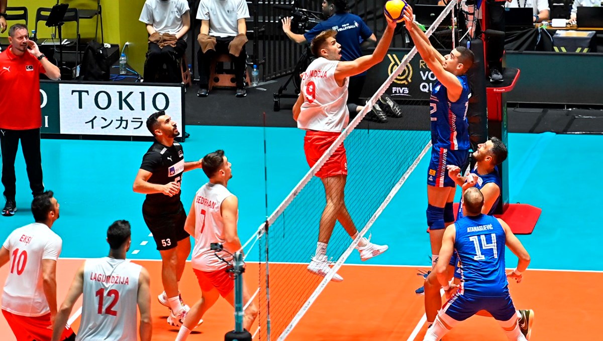 Türkiye-Slovenya voleybol maçı ne zaman, saat kaçta ve hangi kanalda? Filenin Efeleri parkede Türkiye-Slovenya voleybol maçı ne zaman, saat kaçta ve hangi kanalda? Filenin Efeleri parkede