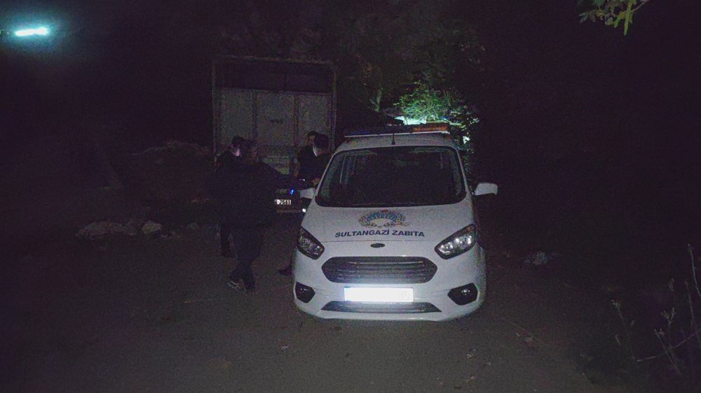 İstanbul'da at eti baskını: Kamyonette at eti ve sakatat, ahırda 3 at bulundu - 10