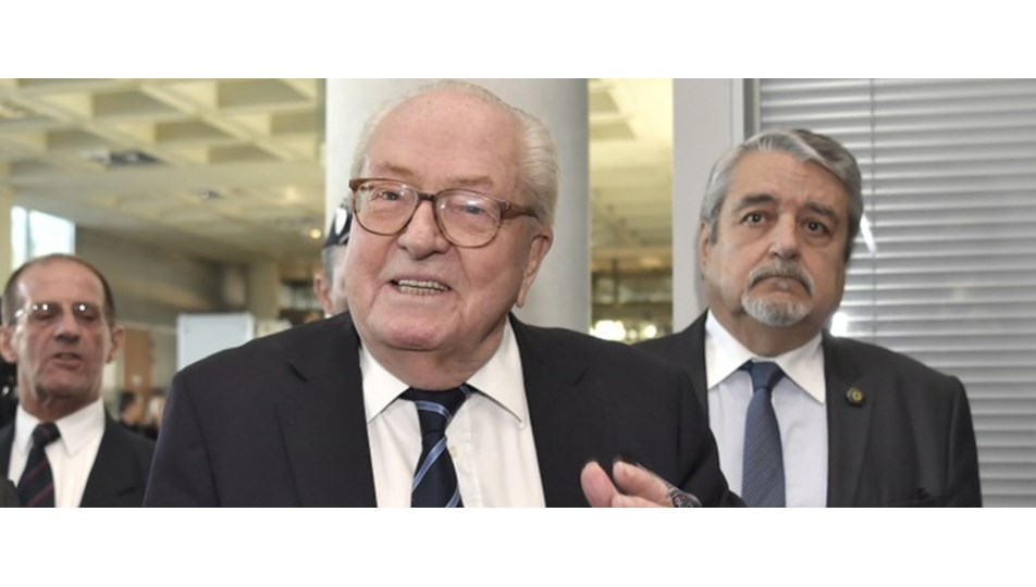 Avrupa Parlamentosu Le Pen'in dokunulmazlığını kaldırdı