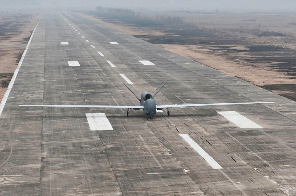 Kuzey Kore'den gövde gösterisi: Yeni uçağını ilk defa görücüye çıkardı - 6