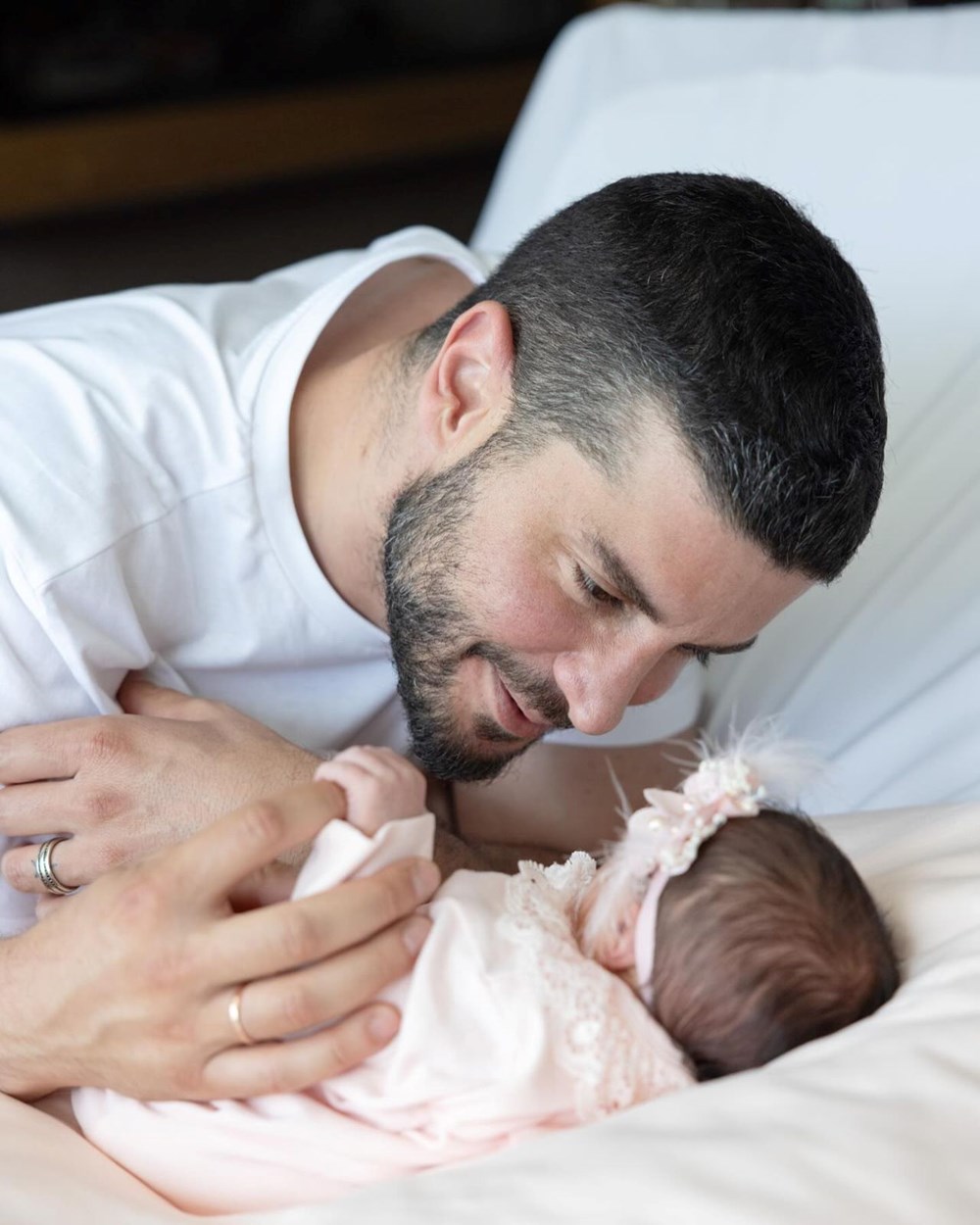 Yıldız Çağrı Atiksoy ile Berk Oktay'dan ilk aile pozu - 3