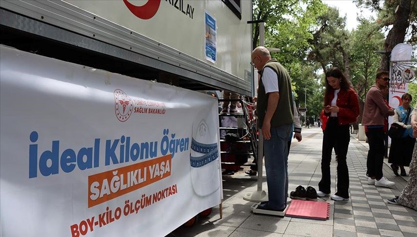 Sokakta boy ve kilo ölçümü: 