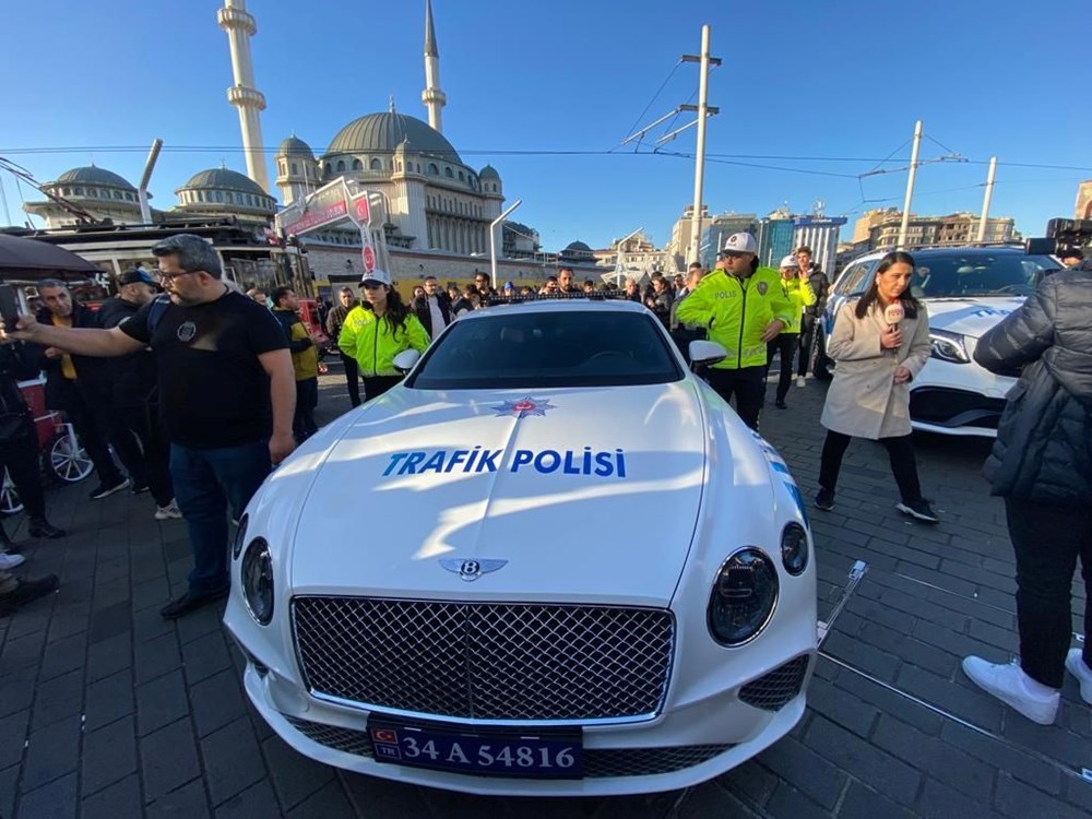 Ferrari devriyede: Vatandaşlar selfie çektiriyor (Bu lüks araçlar hangi çetelere ait?) - 20