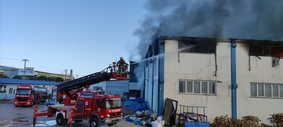 Denizli'de tekstil fabrikasında yangın çıktı - 1