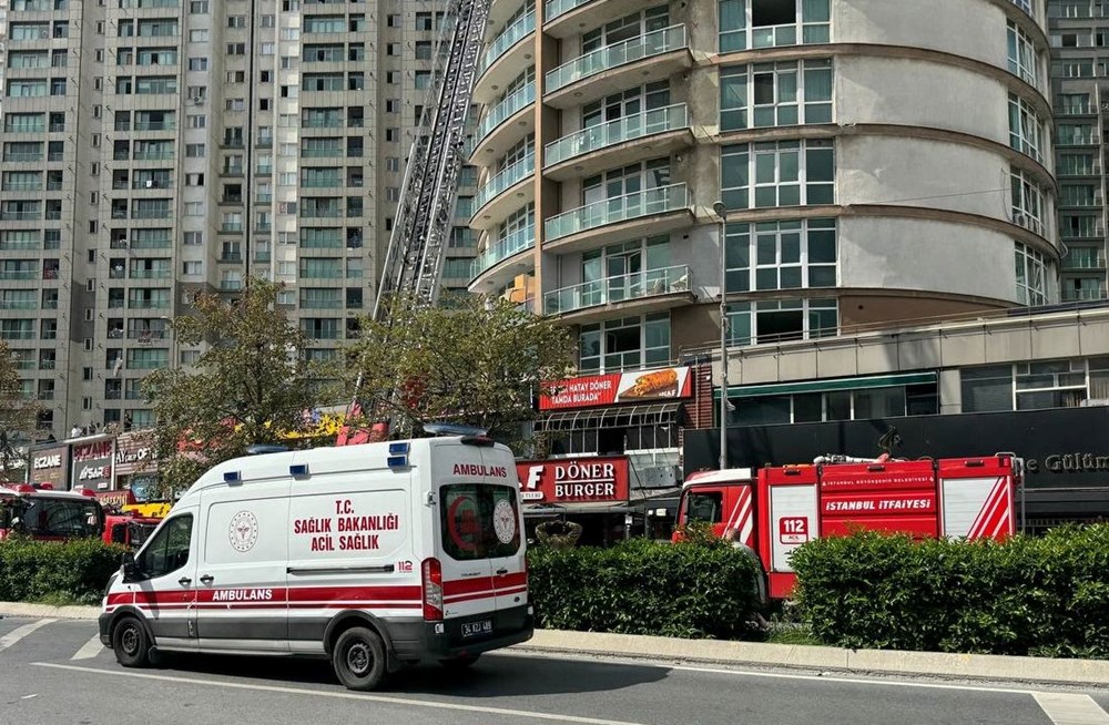 İstanbul'da 33 katlı binada yangın: Mahsur kalanlar var - 5