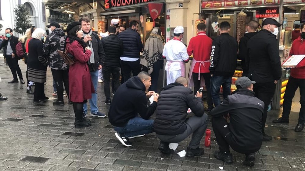 Yeni dönem başladı: Restoranların önü dolup taştı - 2