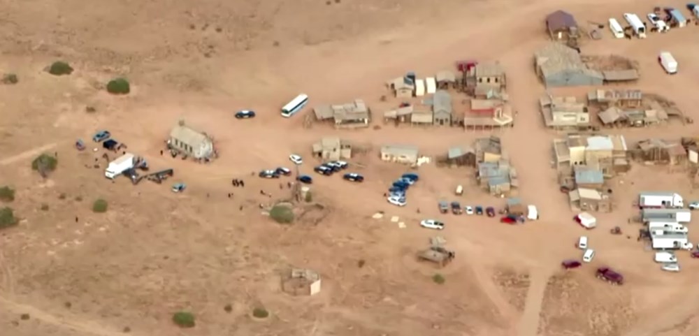 Alec Baldwin'in sette kurusıkı silahla 1 kişiyi öldürdüğü kaza sonrası ilk görüntüler - 12