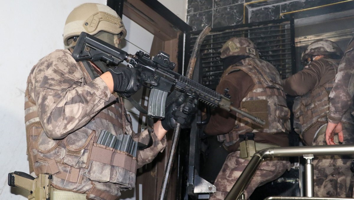 Antalya'da 2 bin 500 polisle uyuşturucu operasyonu