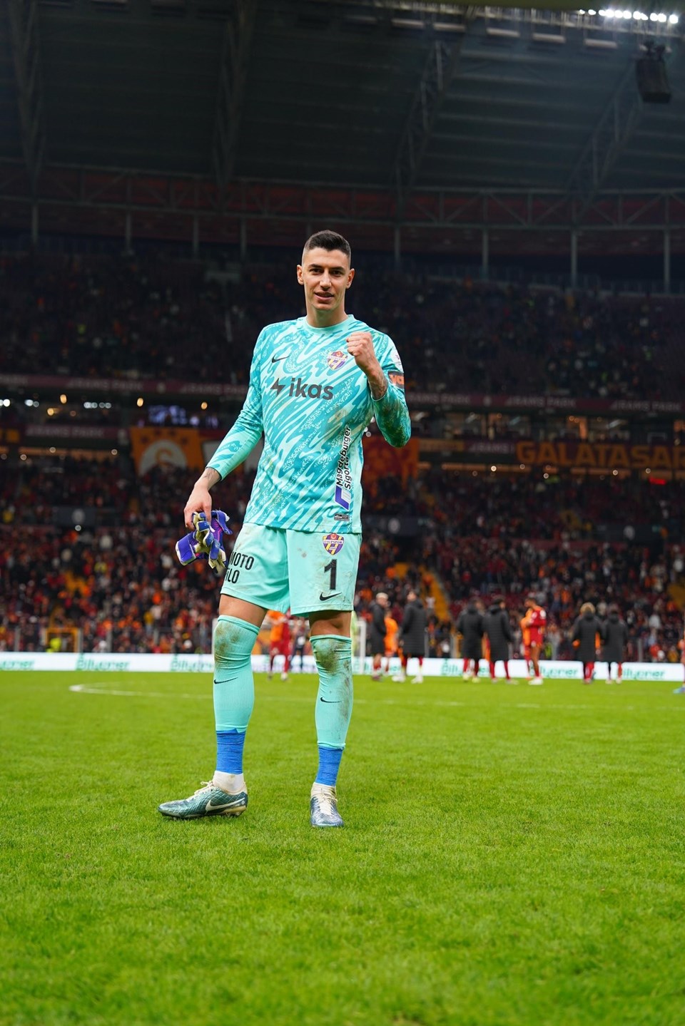 Trabzonspor, Uğurcan Çakır'ın yerine Fenerbahçe'nin eski kalecisi için görüşmelere başladı! - 2