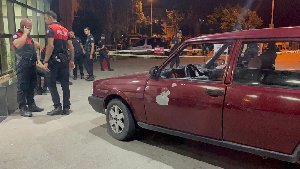 Hatay'da otomobile silahlı saldırı: 1 ölü, 8 yaralı - 1