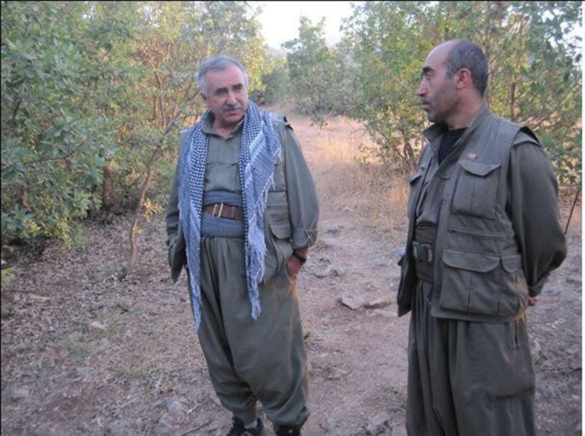 Fehmi Öğmen (Sağda) bölücü terör örgütü elebaşlarından Murat Karayılan ile birlikte