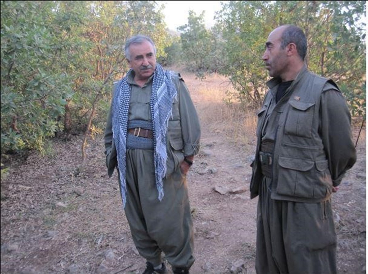Fehmi Öğmen (Sağda) bölücü terör örgütü elebaşlarından Murat Karayılan ile birlikte Fehmi Öğmen (Sağda) bölücü terör örgütü elebaşlarından Murat Karayılan ile birlikte