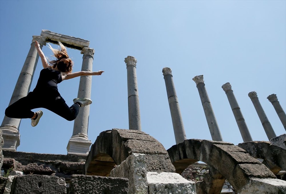 İzmir'de dansçılar meydanları sahneye dönüştürdü - 5