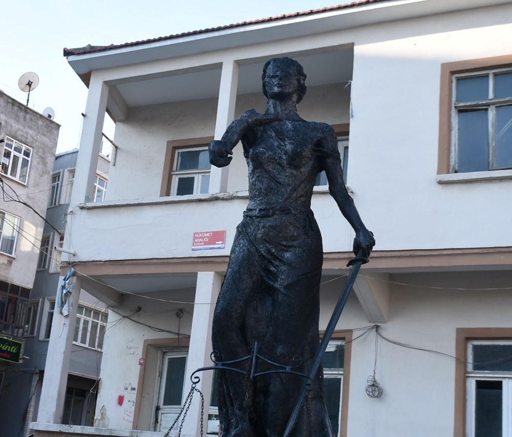 Edirne'nin Uzunköprü ilçesinde Adalet Anıtı ateşe verildi: 1 kişi tutuklandı - 8