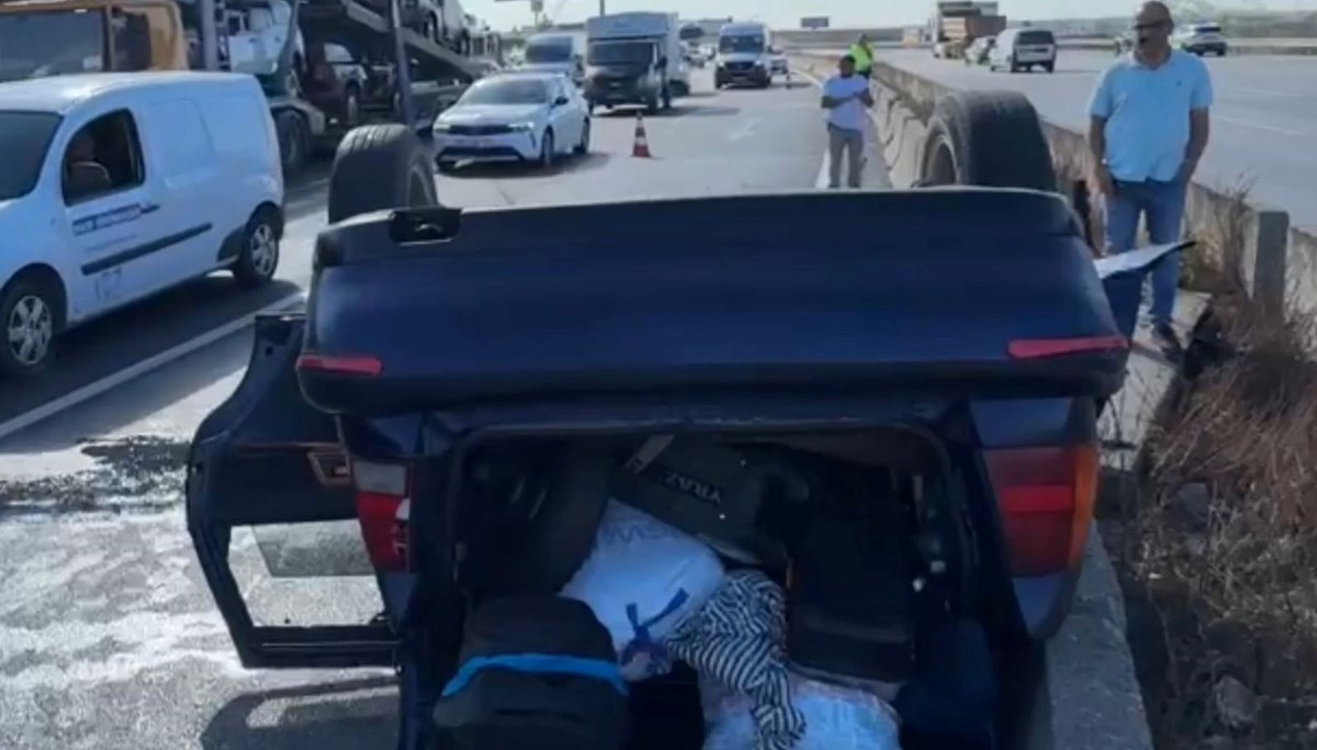 Oto çekiciyle çarpışan otomobil devrildi,