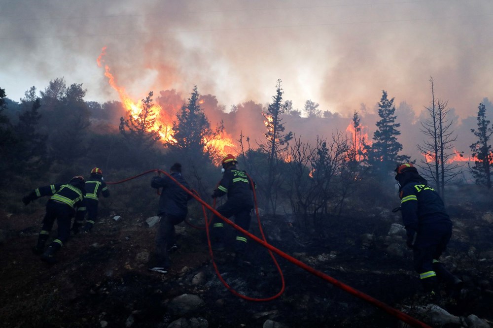 Yunanistan'da büyük yangın: Bazı bölgeler tahliye edildi - 1