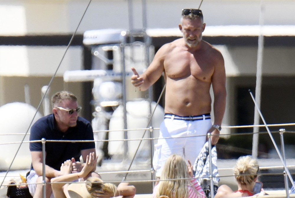 Guy Ritchie ve eşi Jacqui Ainsley tatilde: Teknede ayak masajı - 5