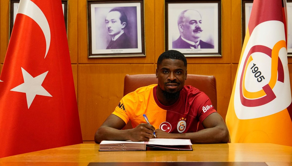 Galatasaray yeni sağ bekine kavuştu: Serge Aurier imzayı attı Galatasaray yeni sağ bekine kavuştu: Serge Aurier imzayı attı