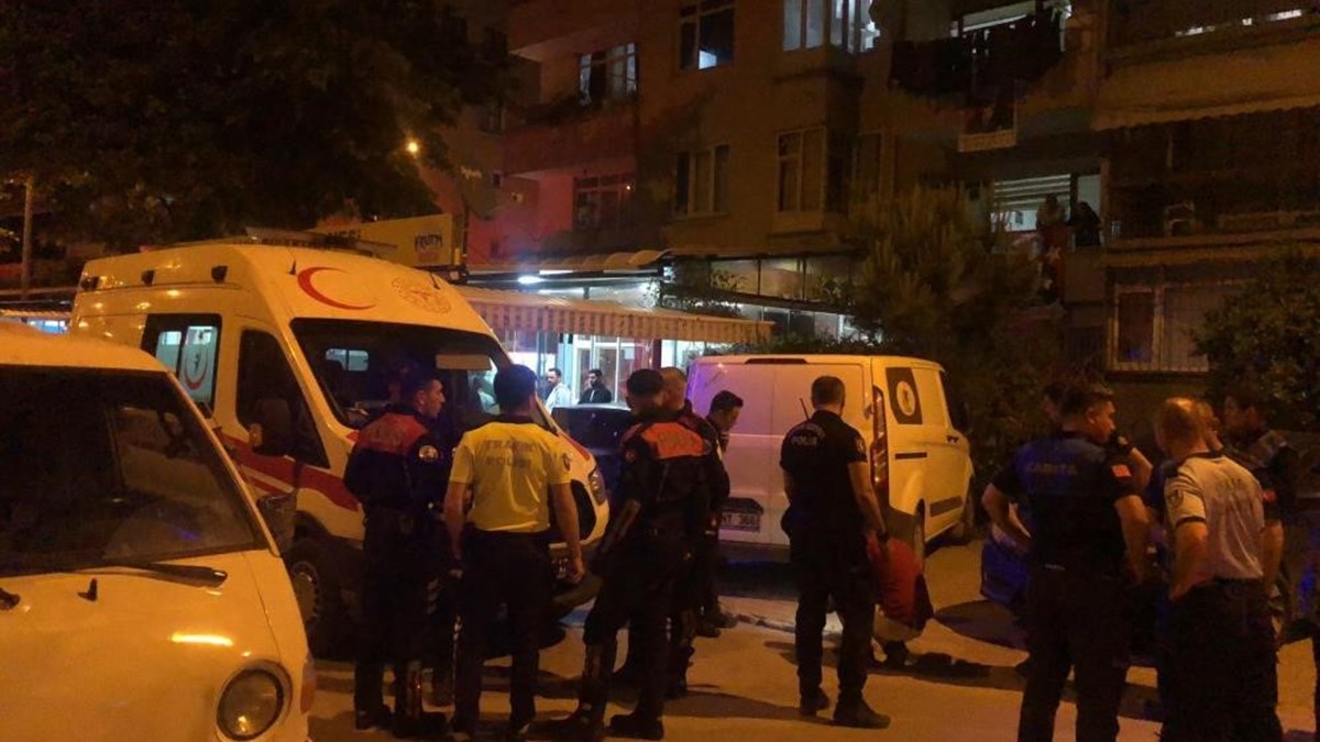 Olay sonrası mahalleli sokağa döküldü. Olay sonrası mahalleli sokağa döküldü.