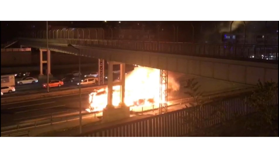 TEM'de otobüs alev alev yandı