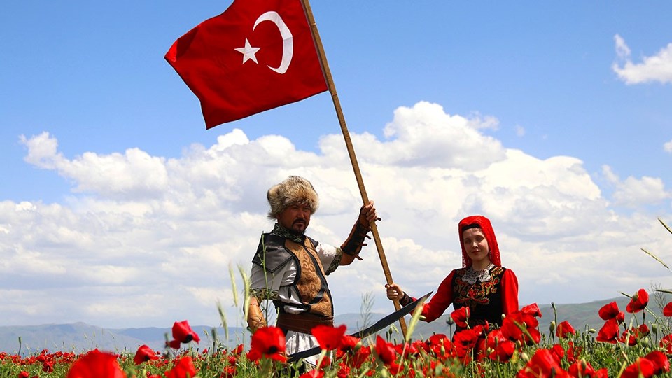 Kırgız Türkleri Erciş'i gelincik tarlasıyla tanıtıyor - 1