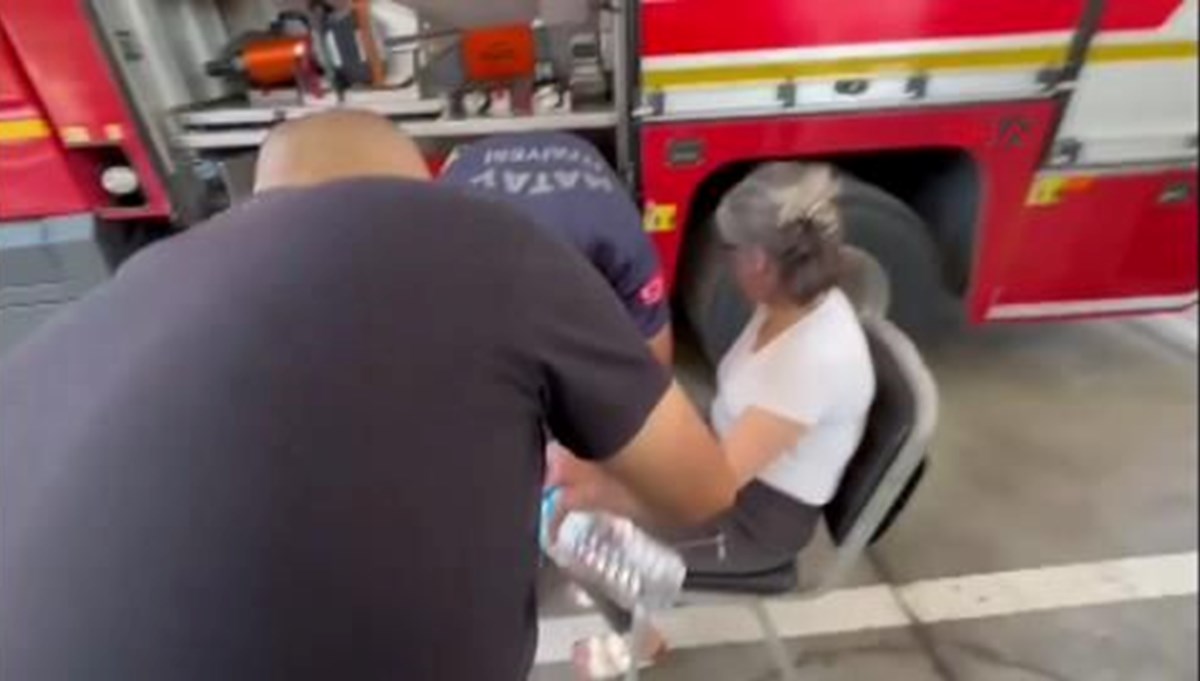 Hatay'da parmağa sıkışan yüzüğü itfaiye çıkardı Hatay'da parmağa sıkışan yüzüğü itfaiye çıkardı