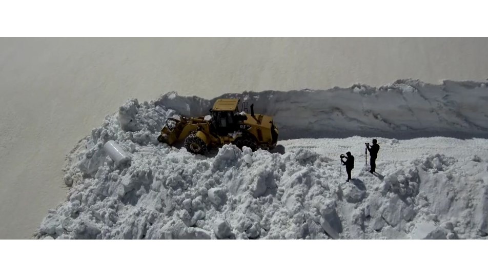 Muş'ta kar ve tipiden 6 aydır kapalı olan yol açıldı